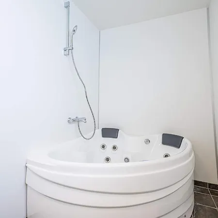 6 Person In Hemmet-by Traum Hemmet