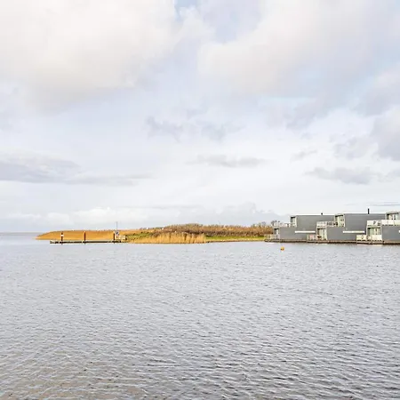 6 Person In Hemmet-by Traum