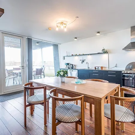 6 Person In Hemmet-by Traum * Hemmet